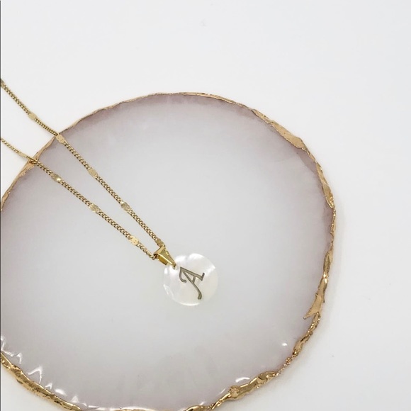 Custom initial necklace - Picture 4 of 4